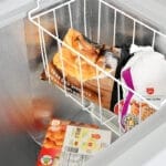 ⁦فريزر أفقي 99 لتر من سوبر جينيرال، تجميد سريع، إزالة ثلج يدوي مقاس 3.5 قدم، أبيض – موديل KSGF156/KSGF157⁩ - الصورة ⁦4⁩